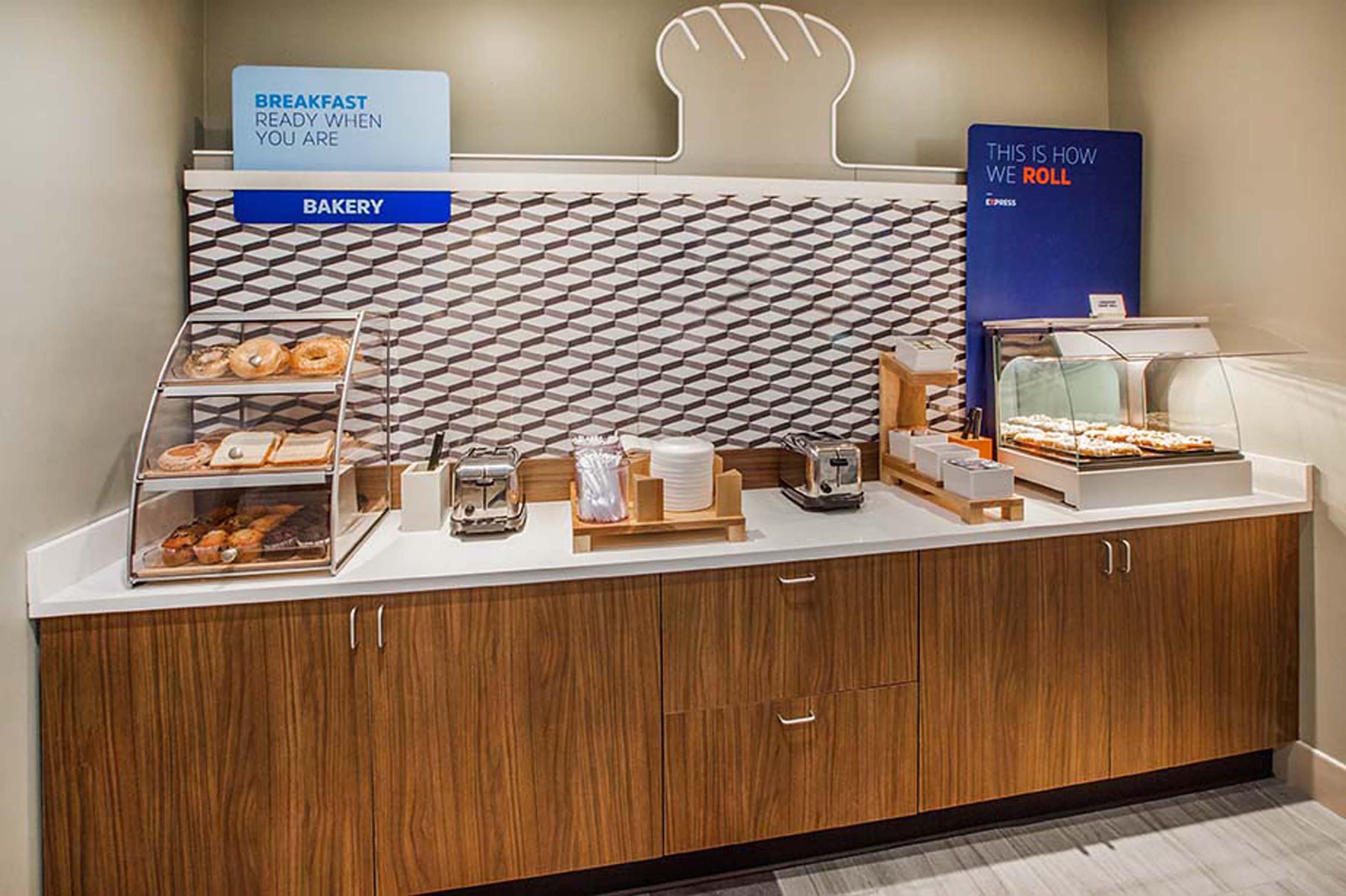 Holiday Inn Express Hotel & Suites Rogers By Ihg Esterno foto